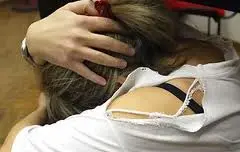 Maltrattamenti in famiglia: Aggredisce moglie e figlio