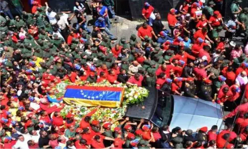 Abc: "La bara che ha sfilato al corteo non era di Chavez"