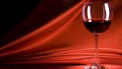 Cento sfumature di vino rosso contro il cancro