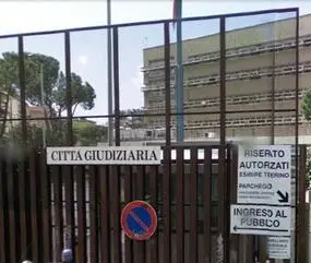 Tribunale di Roma sprovvisto di carta igienica