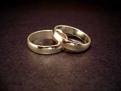 Marito cambia sesso e il matrimonio resta valido