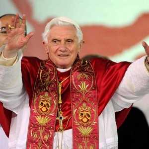Imperia: parroco brucia la foto di Ratzinger in chiesa