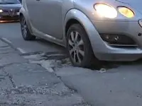 Buche stradali, truffe e falsi incidenti a Napoli
