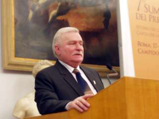 Lech Walesa: " I gay fuori dal parlamento"