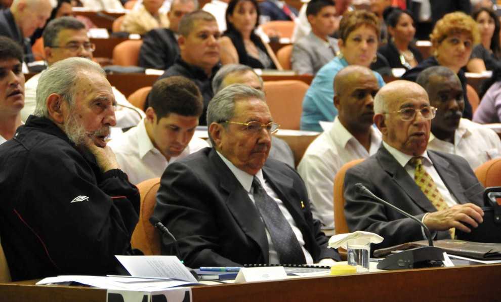 Raul Castro rieletto presidente "questo è il mio ultimo mandato". E Fidel riappare in parlamento