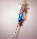 Bastona il marito, tenta il colpo di grazia con insulina