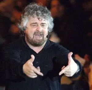 Grillo, un "vaffa" ai giornalisti italiani: negato l'accredito al backstage. Solo stranieri e Sky