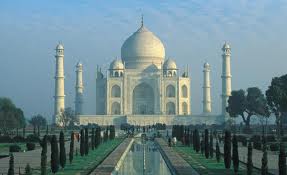 New Delhi, condannati all'ergastolo per aver sacrificato una bambina