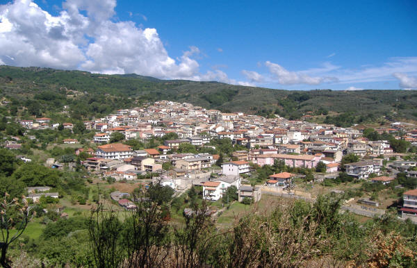 Vallefiorita (Cz): giovane coppia uccisa mentre usciva di casa