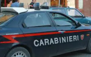 Partorisce e getta il bambino nella lavatrice