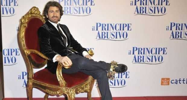 "Il Principe Abusivo" di Alessandro Siani: un esordio registico da record d'incassi