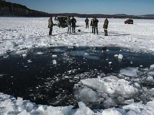 Ritrovati 50 frammenti del meteorite precipitato a Chelyabinsk