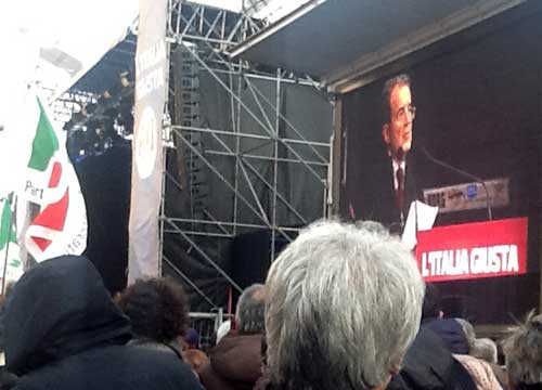 Milano, Bersani: "Lo smacchiamo il giaguaro". Sul palco anche Prodi