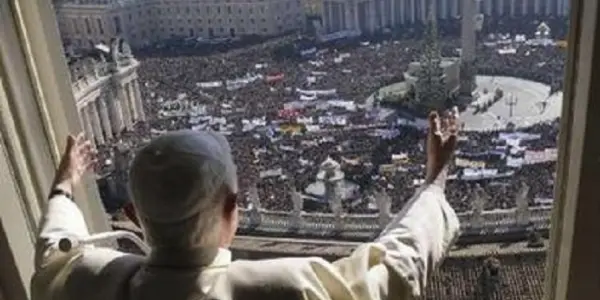 Penultimo "Angelus" del Papa, comincia il commosso commiato dei fedeli [Video]