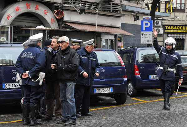 A Napoli è guerra ai parcheggiatori abusivi