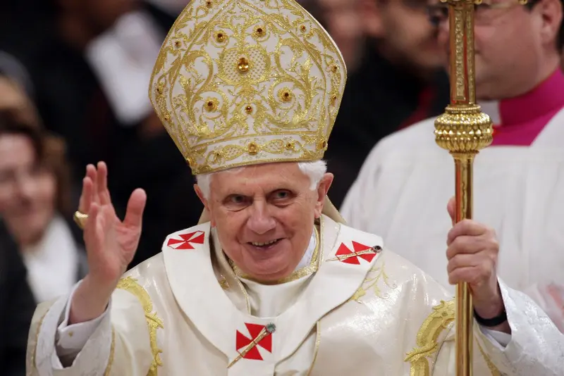 Benedetto XVI invita i fedeli a pregare per lui