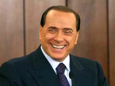 Berlusconi "difende" Benedetto XVI da Crozza: «Non ne parli. Chiesa pronta per un Papa di colore»