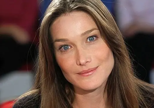 Carla Bruni a Sanremo, scoppia l'indignazione di Verro e Santanchè