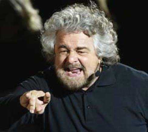 La Terza Guerra Mondiale di Beppe Grillo: «Combattuta a colpi di notizie false e agenzie di rating»
