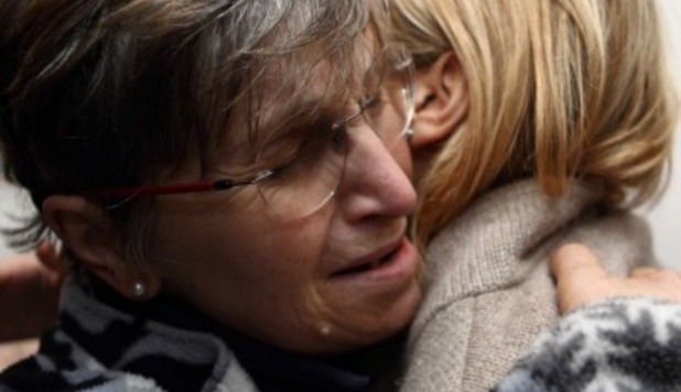 Vive venti giorni sul pianerottolo, ed ora "nonna coraggio" torna a casa