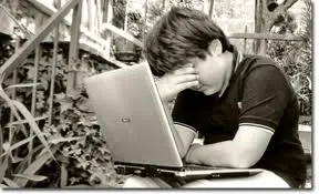 Violenze virtuali e minacce reali: Save the Children lancia l'allarme cyberbullismo