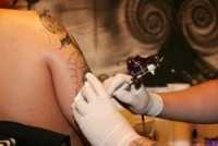 Pericolosi per la salute molti inchiostri e colori per tatuaggi e trucchi