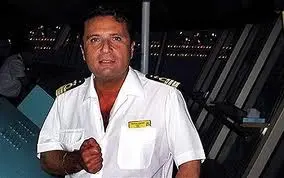 Schettino: «Spero di tornare al timone». Il legale: «Non ha abbandonato la nave»