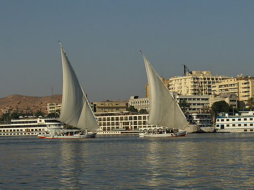 Egitto, affonda una nave da crociera: 112 persone a bordo