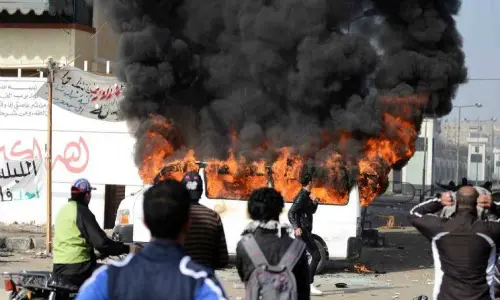 Egitto, continuano le violenze. Morsi dichiara lo stato d'emergenza