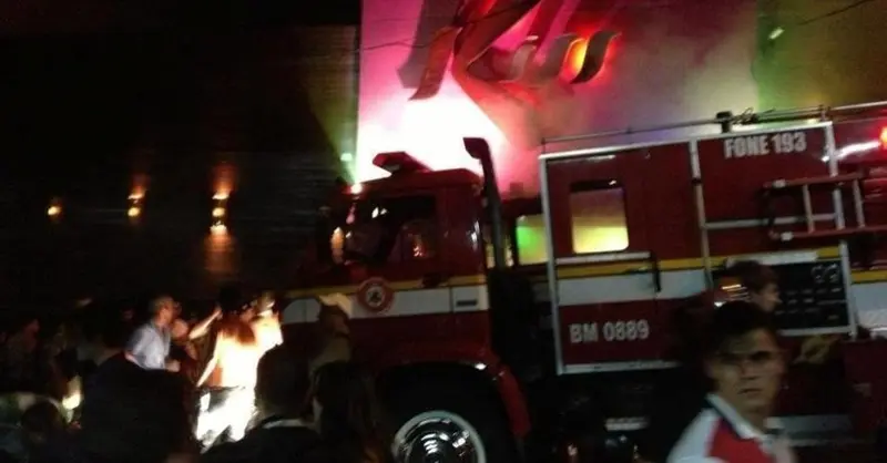 Tragedia in Brasile: rogo in discoteca, almeno 180 morti e 200 feriti