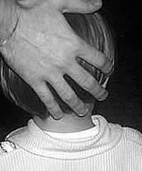 Brescia, diciannovenne accusa padre e zio di pedofilia