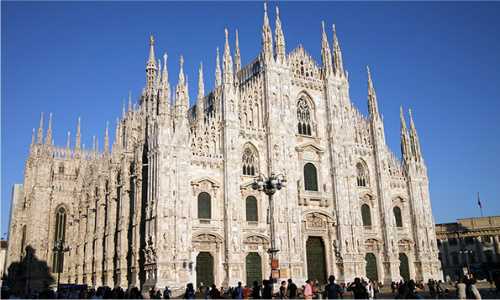 Milano, 2 euro per scattare fotografie nel Duomo
