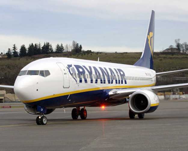 Ryanair: atterraggio d'emergenza a Genova, ferite due donne