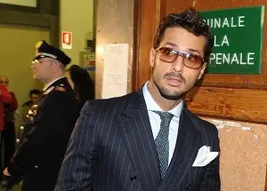 Fabrizio Corona si arrende e si costituisce in Portogallo [VIDEO]