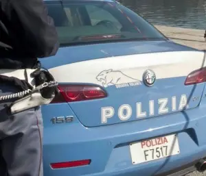 Tocca glutei a bambina di 8 anni. Arrestata con accusa di violenza sessuale aggravata