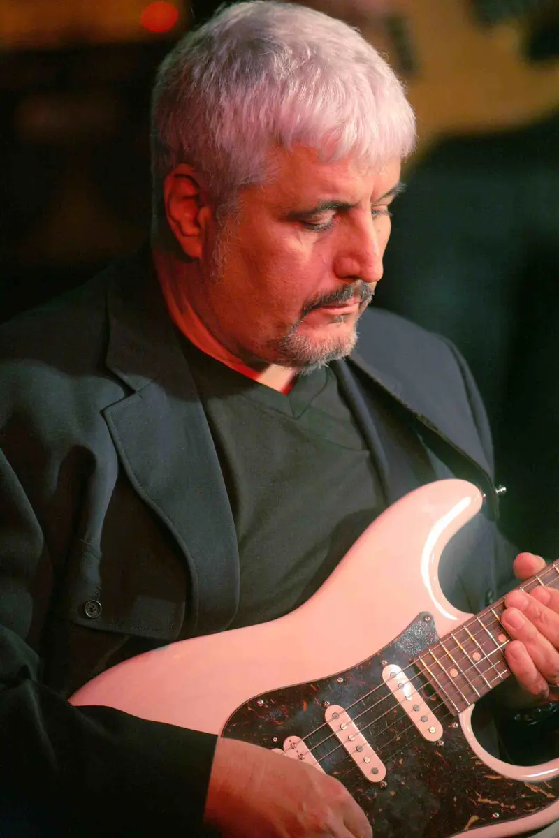 Pino Daniele : "voterò ad occhi chiusi e scriverei una canzone in napoletano per Maroni"