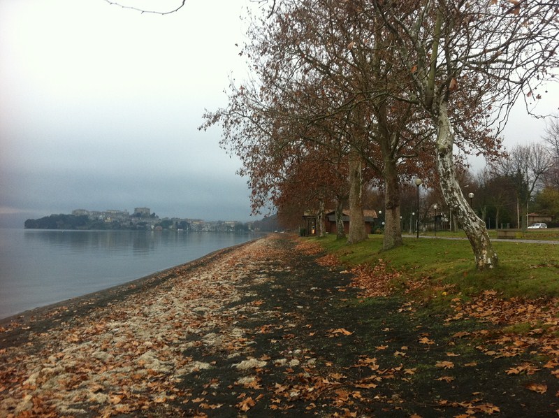 Il lago di Bolsena, magia di  acqua, terra e cielo