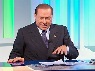Berlusconi attacca: "Monti mascalzone". Giudici di Milano "macchine di diffamazione"