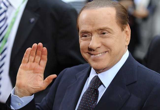 Berlusconi evita le piazze: «Tentarono di uccidermi. Temo il clima d'odio di questi giorni»