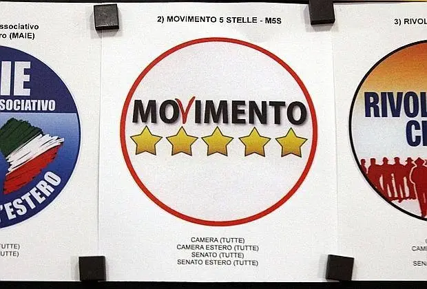 Grillo contro il finto M5S: «Con il simbolo confondibile noi non partecipiamo»