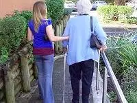 "Caregivers": nel mondo ci sono 52 milioni di colf e badanti