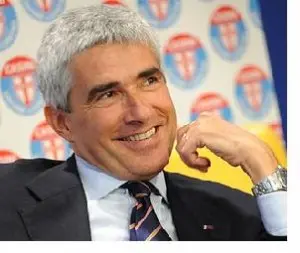 Lo "sciagurato" Casini risponde a Pdl e Lega: «Sono disperati e si vergognano di Berlusconi»