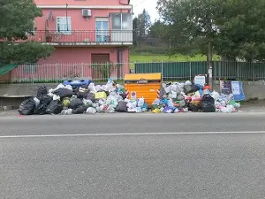 Emergenza rifiuti a Sellia Marina (CZ), il Sindaco Amelio rassicura la popolazione [FOTOGALLERY]