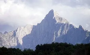 Tragedia sulle Alpi Apuane, perde la vita una guida alpina emiliana