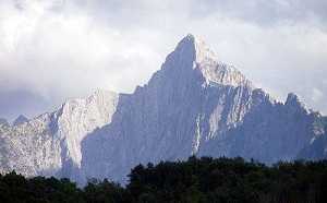 Tragedia sulle Alpi Apuane, perde la vita una guida alpina emiliana