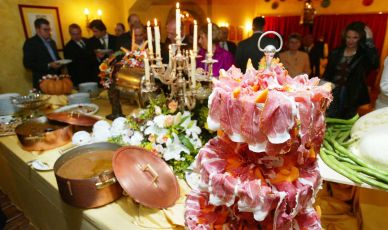 Allarme abbuffate, nemiche del sonno