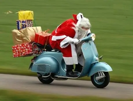 Botte da orbi tra "Babbi Natale". Interviene la polizia