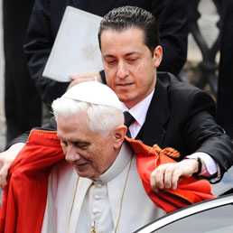 Vatileaks, il Papa concede la grazia all'ex aiutante Paolo Gabriele