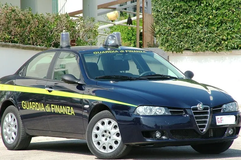 Guardia di finanza scopre boutique con borse pregiate ma contraffatte