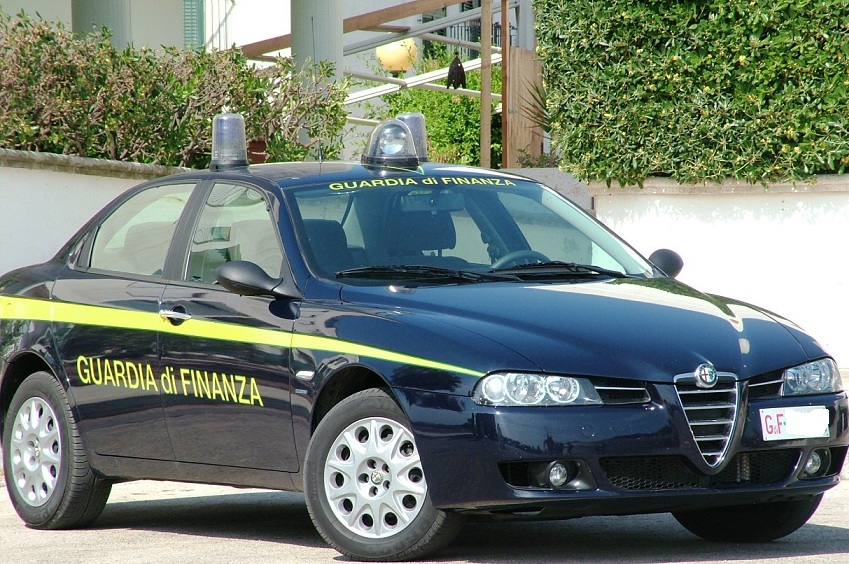 Guardia di finanza scopre boutique con borse pregiate ma contraffatte